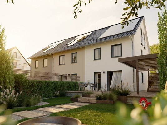 Reihenhaus Mainz 128 mit moderner Fassade und Garten Reihenhaus Mainz 128 mit großzügiger Gartenansicht als Beispiel für familienfreundliches Wohnen im Woltersquartier Verden