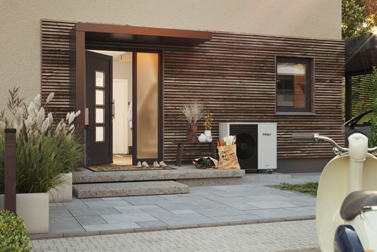 Stadthaus Flair 152 RE im modernen Wohnquartier Verden Modernes Stadthaus mit Holzfassade als Beispiel für zeitgemäßen Hausbau im neuen Baugebiet Woltersquartier in Verden-Dauelsen