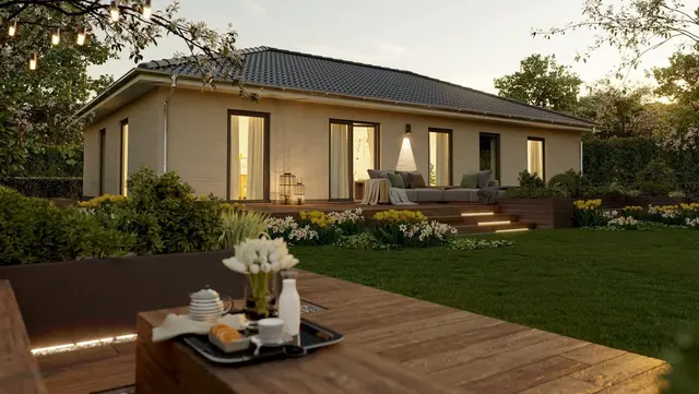 Bungalow bauen in Steyerberg mit Contura Bau GmbH Moderner Bungalow in Steyerberg mit großer Terrasse, Garten und Abendbeleuchtung