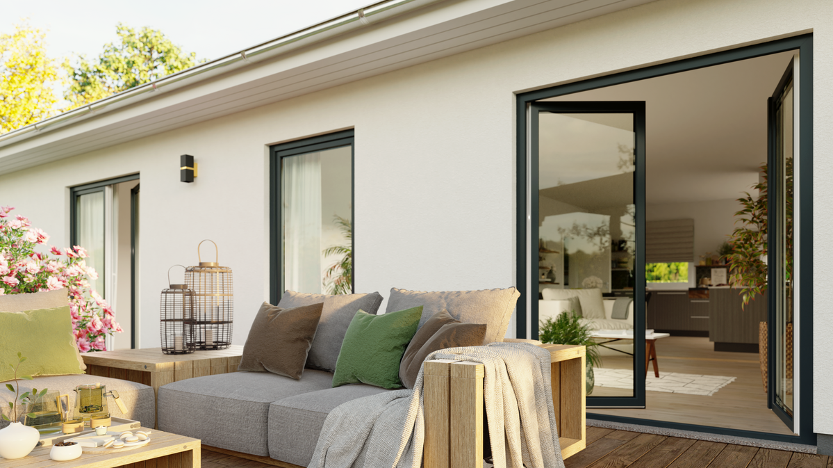 Terrasse des ERA 131 mit Blick auf den offenen Wohnbereich – modernes Wohnambiente trifft auf stilvolle Gestaltung