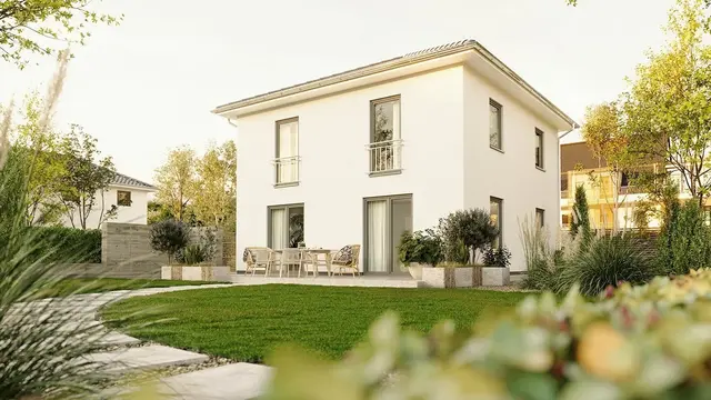 Moderne Stadtvilla mit heller Putzfassade, Walmdach, Terrasse und gepflegtem Garten