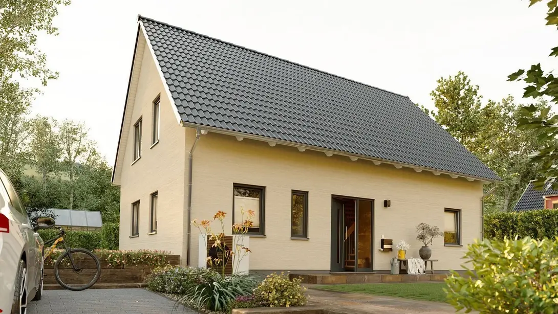 Einfamilienhaus mit heller Fassade, Satteldach, gepflegtem Vorgarten und Einfahrt in ruhiger Wohnlage